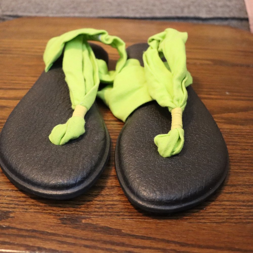 Women's Sanuk Sandals Size 10